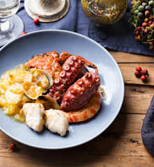 Pulpo y rape amariscado