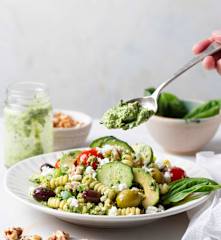 Mediterraner Nudel-Gemüse-Salat
