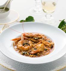Caldero de mariscos con emulsión de albahaca