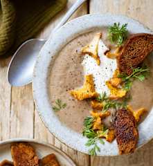 Soupe châtaignes-champignons, croûtons de pain d’épice