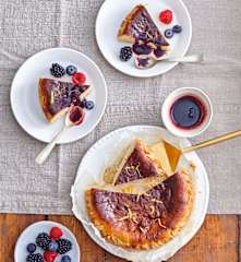Cheesecake basque au coulis de mûres