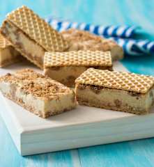 Crunchy caramel ice cream slice