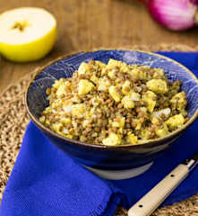 Insalata di lenticchie rosse e tofu al curry (vegan)