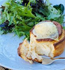 Twice baked goat's cheese soufflés (Yolaine Corbin)