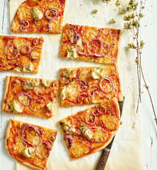 Szybka pizza z tuńczykiem i karczochami