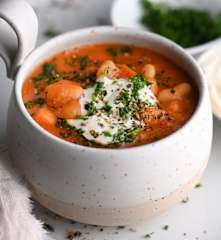 Griechische Bohnensuppe (Fasolada)