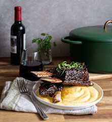 Sweet and spicy beef short ribs with polenta