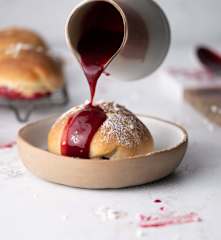 Pãezinhos de ameixa com molho de ameixa