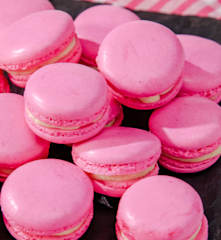 Beyaz Çikolatalı ve Frambuazlı Macaron