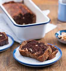 Ciasto bananowo-kakaowe z orzechami