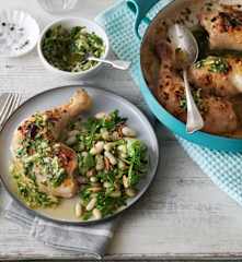 Poulet aux herbes et salade d'haricots blancs avec pesto de roquette
