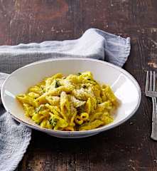 Mezze penne risottate 3 zeta (zola, zucchine e zafferano)