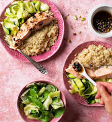 Salmón con calabacín y quinoa