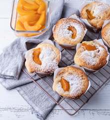 Peach and custard cream muffins