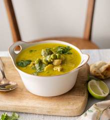 Sopa rápida al curry y panecillos