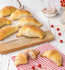 Mini brioche con mousse al salame e stracchino