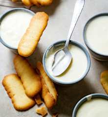 Mousse au citron et langues-de-chat au citron