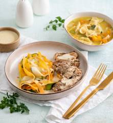 Zupa jarzynowa, kurczak i warzywne tagliatelle