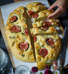 Feigen-Focaccia mit Gorgonzola