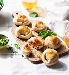 Empanadas argentinas de cebolla y queso