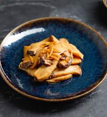 Nấm đùi gà kho gừng