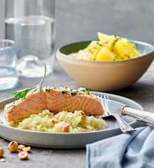Lachs auf Rahmkabis mit Petersilienkartoffeln
