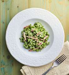 Spätzle agli spinaci con panna e speck