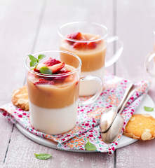 Blanc-manger fraise rhubarbe