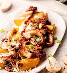 Gegrilde octopus met aardappelen