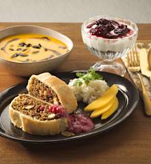 Menü: Pastinaken-Kürbis-Suppe, Linsenpastete mit Rettichsalat, Brombeer-Trifle