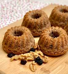 Bolo vegano de nozes e passas