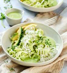 Kohlrabi-Nudeln in Kräutersauce