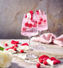 Wild-Berry-Gin mit Rosenwasser