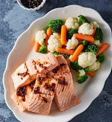 Salmón en salsa de ajo, miel y cítricos