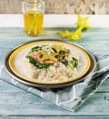 Lachsforellen-Schiffchen mit Sternfrucht und Kokosreis