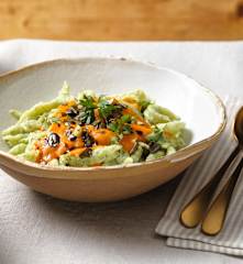 Grüne Spätzle mit Kürbis-Paprika-Sauce