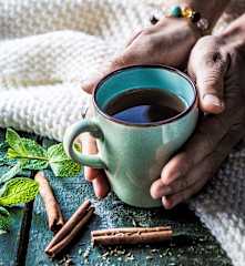 Tisana de tomilho, hortelã e canela