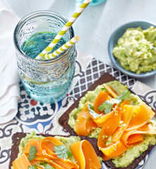 Schnittchen mit veganem Lachs