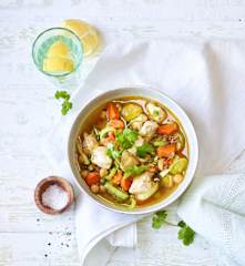 Gemüse-Miso-Suppe mit Hähnchen
