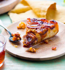 Gâteau renversé aux prunes et caramel