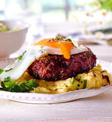 Hacksteak mit Rote Bete (Biff à la Lindström) und Kartoffelstampf