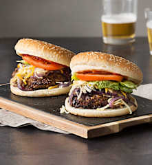Hamburguesas con guacamole y aros de cebolla (sin gluten)