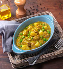 Spezzatino di tacchino, patate e piselli