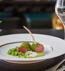 香草脆皮羊排佐甜豆、酸奶薄荷叶