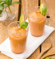 Vellutata fredda di pomodorini e avocado