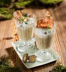 Steinpilzcappuccino mit Speck