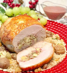 Peru recheado ao molho de cranberry