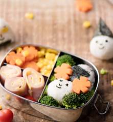 Arroz onigiri em bento box