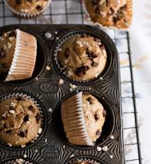 Bananen-Walnuss-Muffins mit dunkler Schokolade