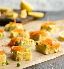 Frittata con salmone affumicato e piselli